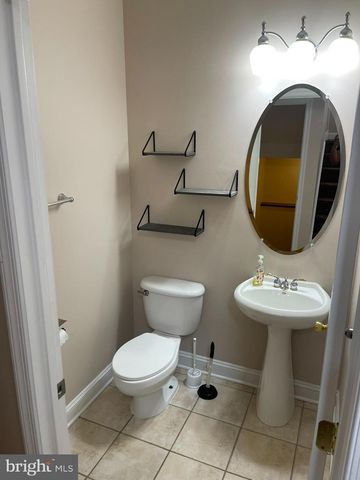 160 PENNSBURY LN, Woodbury, NJ 08096