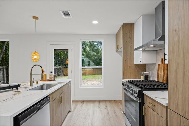 6005 Walnut Hills DR, Austin, TX 78723