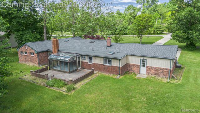 28134 Wildwood Trail, Farmington Hills, MI 48336