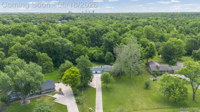 28134 Wildwood Trail, Farmington Hills, MI 48336