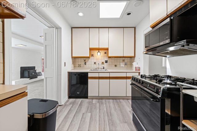 28134 Wildwood Trail, Farmington Hills, MI 48336