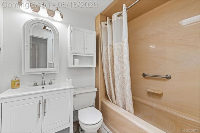 28134 Wildwood Trail, Farmington Hills, MI 48336