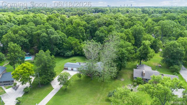 28134 Wildwood Trail, Farmington Hills, MI 48336
