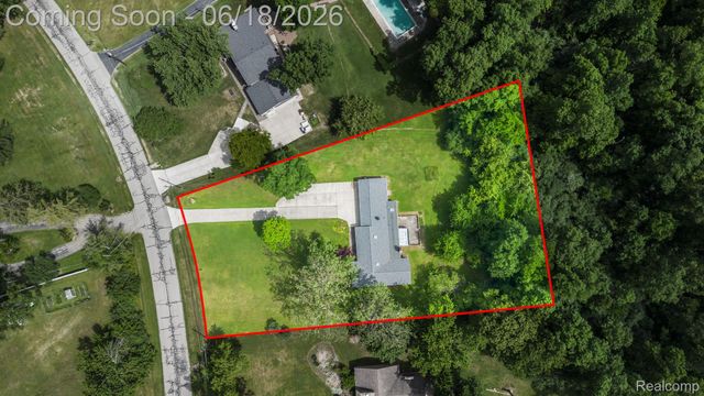 28134 Wildwood Trail, Farmington Hills, MI 48336