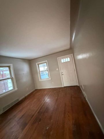 11704 Greenview Avenue, Detroit, MI 48228