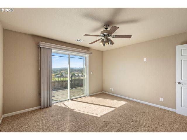 1884 Ne SUNSET LOOP Dr, Roseburg, OR 97470