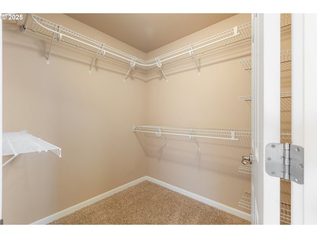 1884 Ne SUNSET LOOP Dr, Roseburg, OR 97470