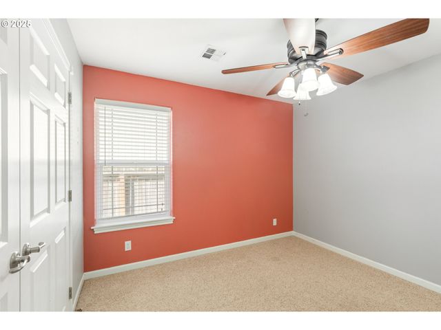 1884 Ne SUNSET LOOP Dr, Roseburg, OR 97470