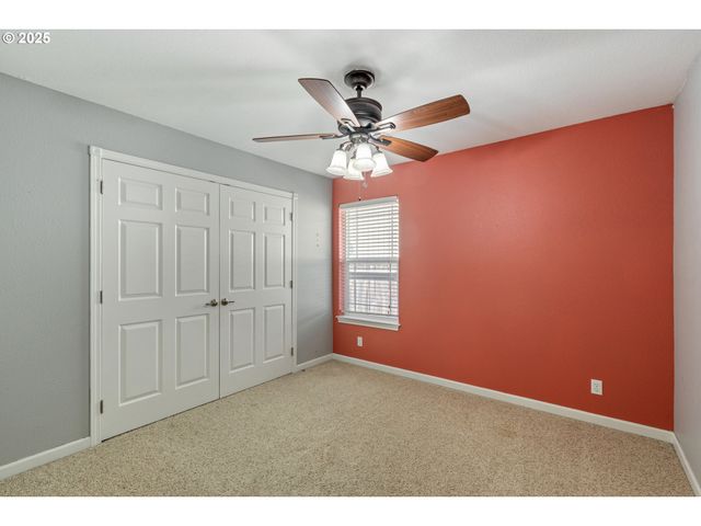 1884 Ne SUNSET LOOP Dr, Roseburg, OR 97470