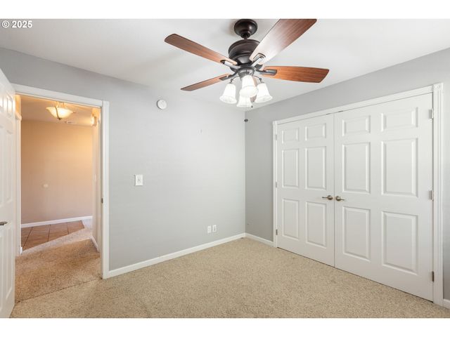 1884 Ne SUNSET LOOP Dr, Roseburg, OR 97470