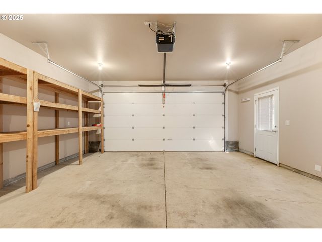 1884 Ne SUNSET LOOP Dr, Roseburg, OR 97470