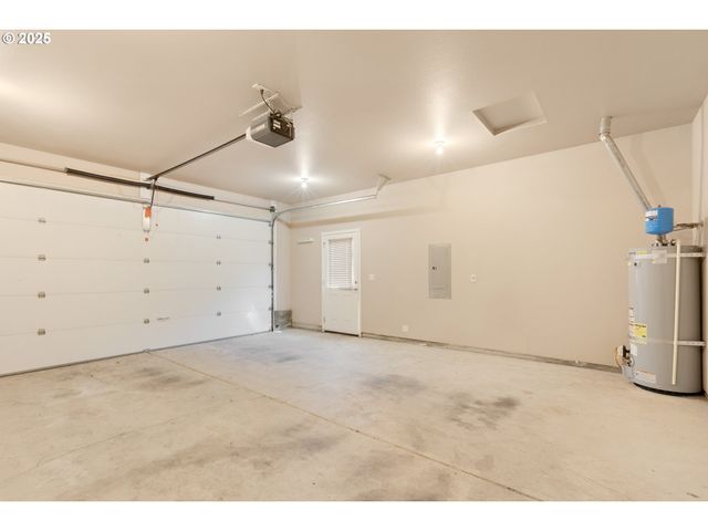 1884 Ne SUNSET LOOP Dr, Roseburg, OR 97470