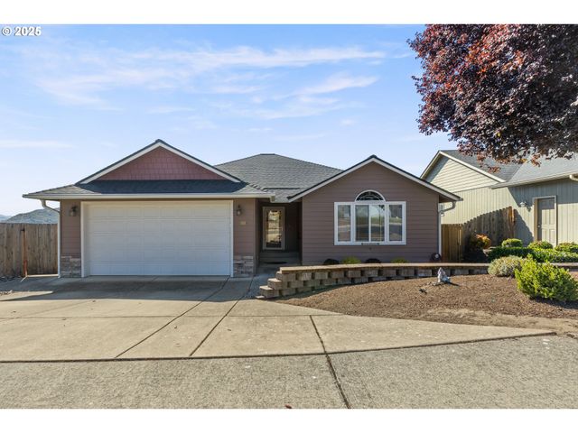 1884 Ne SUNSET LOOP Dr, Roseburg, OR 97470