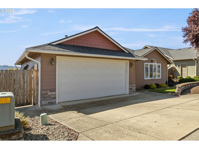 1884 Ne SUNSET LOOP Dr, Roseburg, OR 97470