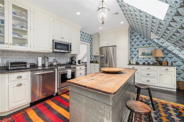 33 Beacon Hill Road, Newport, RI 02840