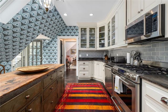 33 Beacon Hill Road, Newport, RI 02840