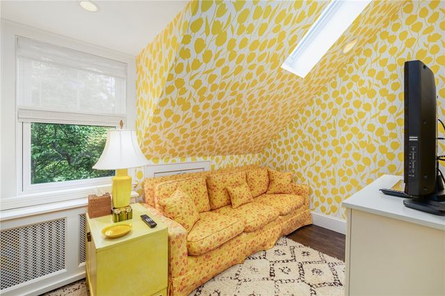 33 Beacon Hill Road, Newport, RI 02840