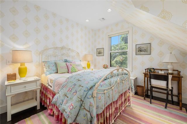 33 Beacon Hill Road, Newport, RI 02840