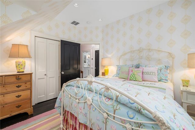 33 Beacon Hill Road, Newport, RI 02840