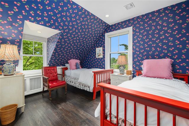 33 Beacon Hill Road, Newport, RI 02840