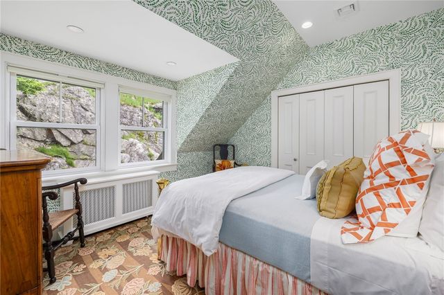 33 Beacon Hill Road, Newport, RI 02840