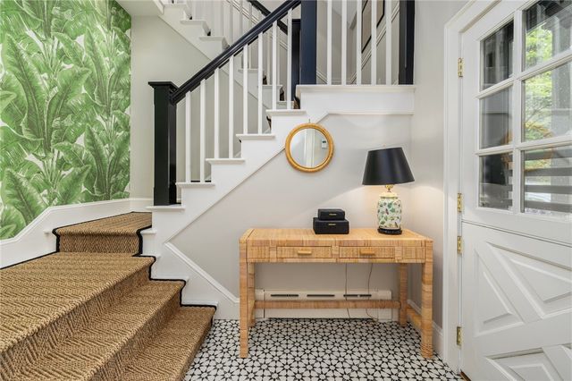 33 Beacon Hill Road, Newport, RI 02840
