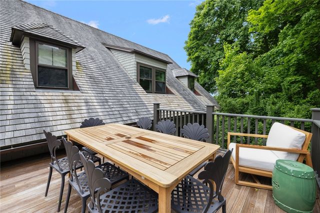 33 Beacon Hill Road, Newport, RI 02840