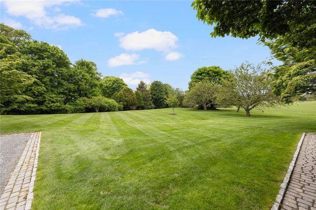 33 Beacon Hill Road, Newport, RI 02840