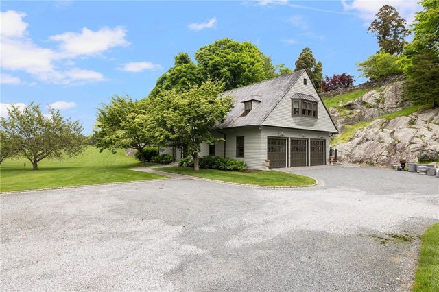 33 Beacon Hill Road, Newport, RI 02840