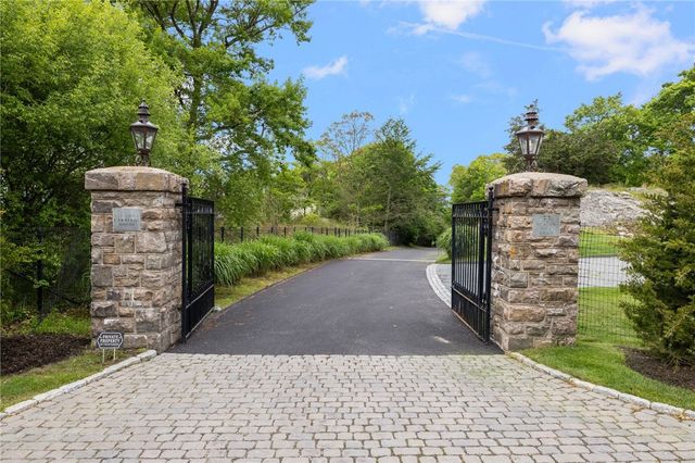 33 Beacon Hill Road, Newport, RI 02840
