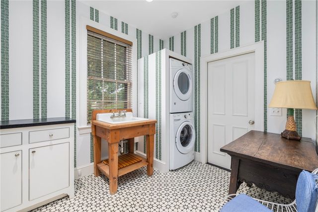 33 Beacon Hill Road, Newport, RI 02840