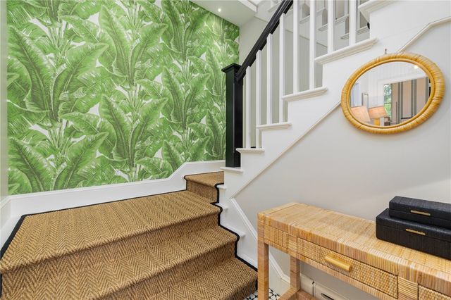 33 Beacon Hill Road, Newport, RI 02840