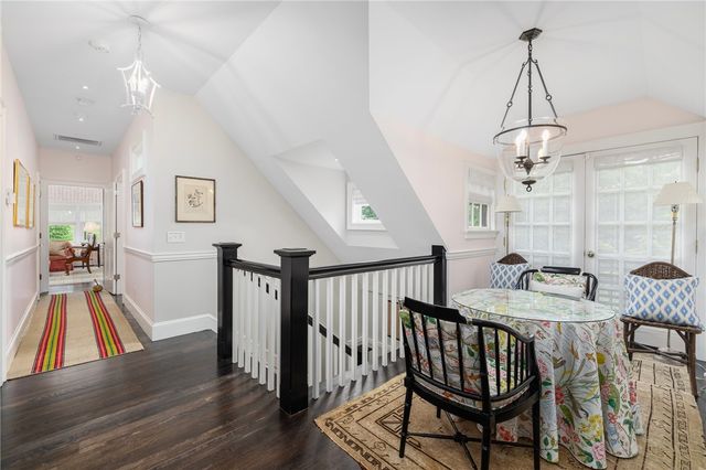 33 Beacon Hill Road, Newport, RI 02840