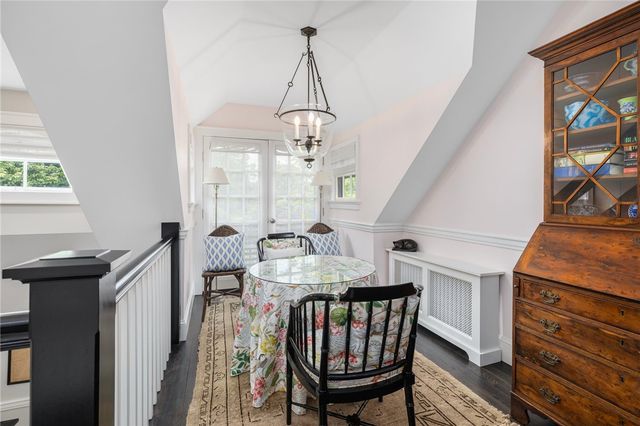 33 Beacon Hill Road, Newport, RI 02840