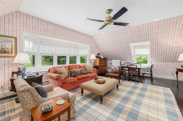 33 Beacon Hill Road, Newport, RI 02840