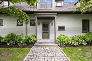 33 Beacon Hill Road, Newport, RI 02840
