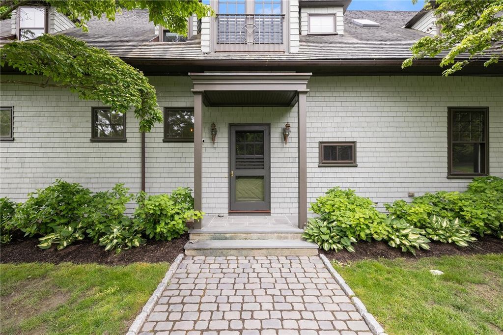 33 Beacon Hill Road, Newport, RI 02840