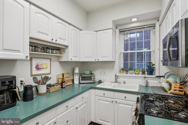 812 S SAINT BERNARD ST, Philadelphia, PA 19143