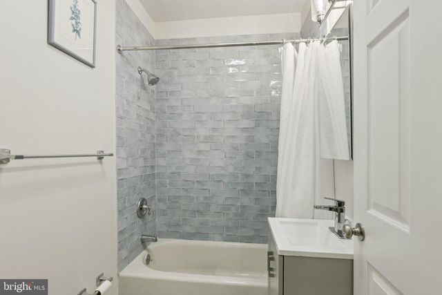 812 S SAINT BERNARD ST, Philadelphia, PA 19143