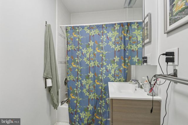 812 S SAINT BERNARD ST, Philadelphia, PA 19143