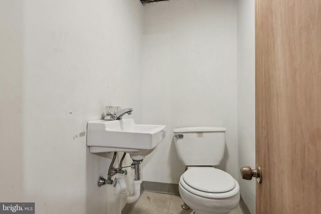 812 S SAINT BERNARD ST, Philadelphia, PA 19143