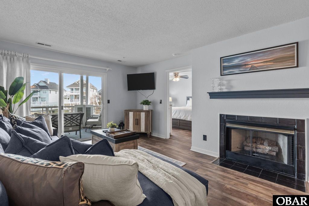 Image 4 of property listing at 813 Pirates Way Unit 813, Manteo, NC 27954