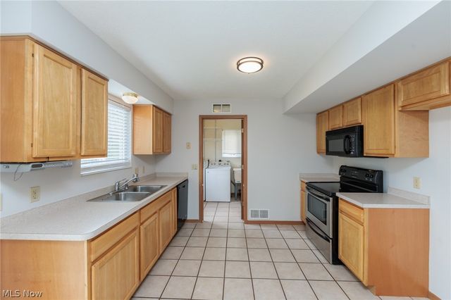 671 Tioga Trail, Willoughby, OH 44094