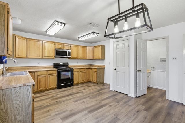 605 Buttercup Circle, Garland, TX 75040