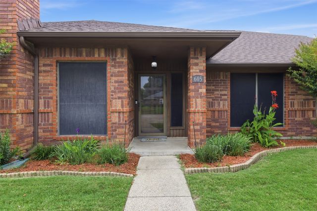605 Buttercup Circle, Garland, TX 75040