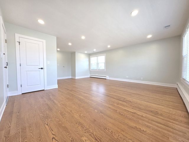 315 W PROSPECT Avenue 3, Mount Prospect, IL 60056