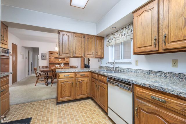 704 Briarwood Lane, Fenton, MI 48430