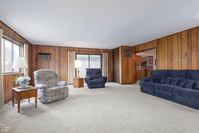 704 Briarwood Lane, Fenton, MI 48430