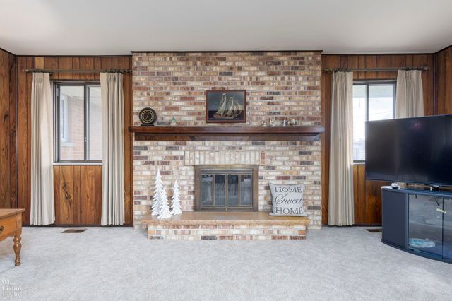 704 Briarwood Lane, Fenton, MI 48430