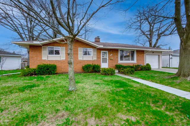 704 Briarwood Lane, Fenton, MI 48430